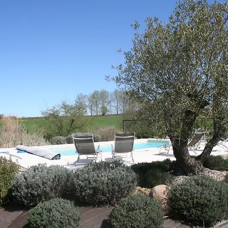 Domaine 3 Soleils Bed and Breakfast 3*