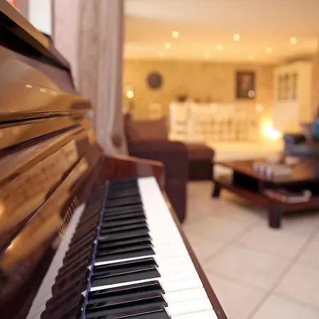 Domaine 3 Soleils Bed and Breakfast 3*